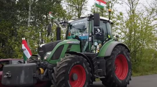 Több mint 240 traktor és mezőgazdasági gép a traktoros felvonuláson – videó!