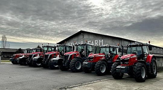 Majd 1500 lóerőnyi Massey Ferguson traktor került egyetlen gazdaságba