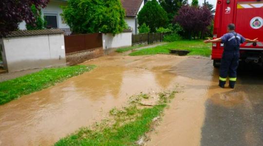 Kinek a felelőssége, ha elönti az esővíz az utcát? 