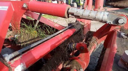 Neked mennyibe kerül egy kilogramm sár? A kosz szó szerint megeheti a gépet!