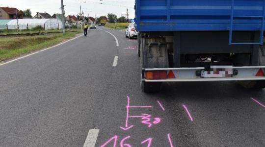 Abszurd baleset: rendőrautóba hajtott egy traktor