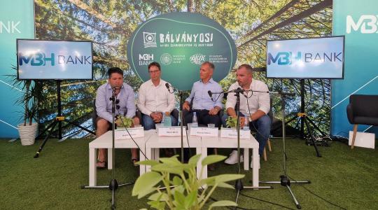 Fordul a kocka: nagy cégek támogatják a kicsiket?