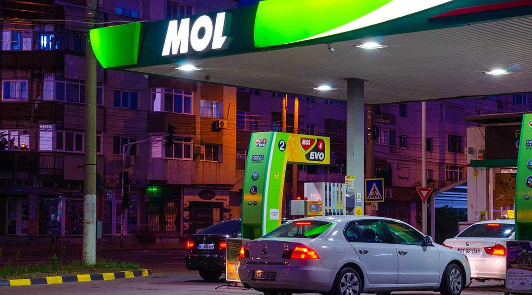 Új korlátozás a Mol kutakon! Nagy a bizonytalanság, hol lehet majd tankolni