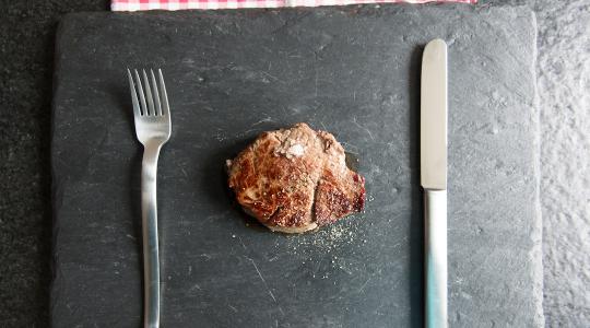 Alapvető élelmiszer lehet a laboratóriumban előállított hús?