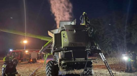 Felizzott a napraforgópor, lángra kapott tőle a kombájn