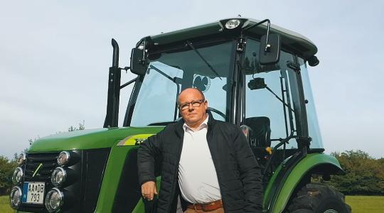 Traktorok és alkatrészek rogyásig – a STAGE V motor hab a tortán!