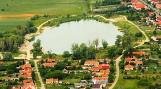 Hihetetlen, egy egész üdülőpark eladó Kapuvár mellett!