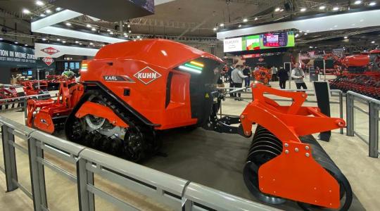 Közel 50 gépet mutatott be a KUHN +VIDEÓ