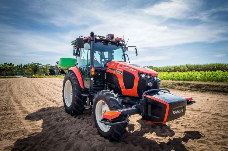 Itt a Kubota újdonsága: 100 lóerős autonóm traktor!