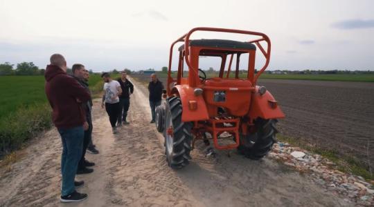 Lada-kormányos 50-es MTZ, BMW-motorral: vajon mi sül ki ebből?+VIDEÓ