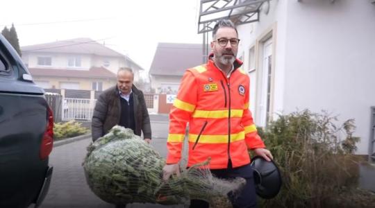 Fenyővel mondott köszönetet az áldozatos munkáért a miniszter