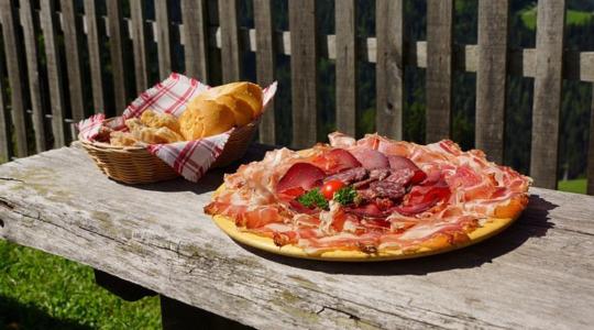 A bacon és a bakonyi szalonna ugyanaz?  