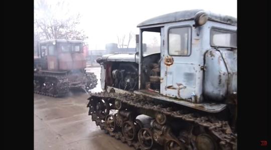 Már 8,6 millióan nézték meg ezt a videót, pedig csak két lánctalpas traktor szerepel benne