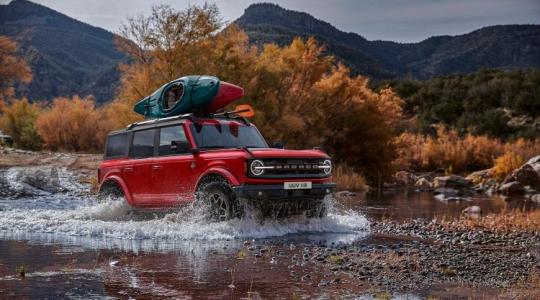 Ford Bronco: 24 mázsa, ha elindul...