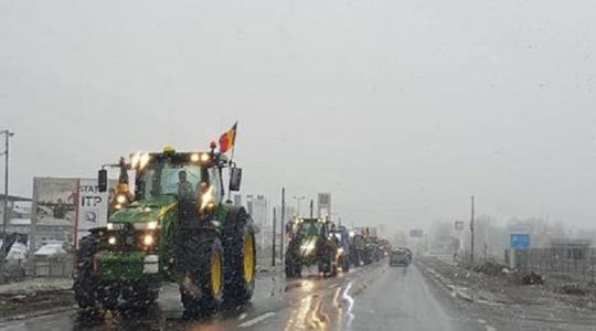 Nem adják fel: továbbra is Bukaresten kívül tüntetnek a gazdák és a fuvarozók