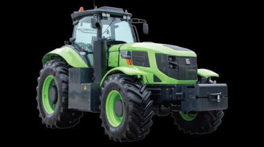 Egy 350 lovas óriás a LiuGongtól: 18 tonnás traktor nehéz munkákra