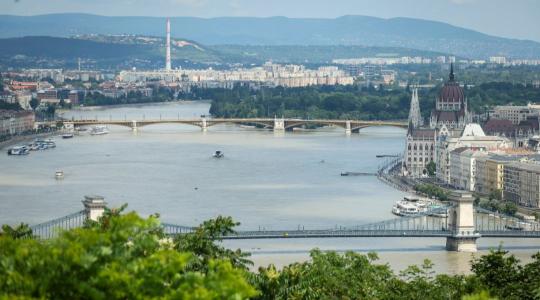 800 kilométeren van árvízvédelmi készültség, tetőzik a Duna Budapestnél