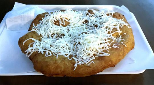 Lángos, a magyar pizza