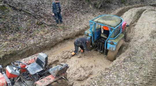 Te bevállalnád? Azért kell bátorság ahhoz, hogy teljes gázzal belehajts a sártengerbe +VIDEÓ