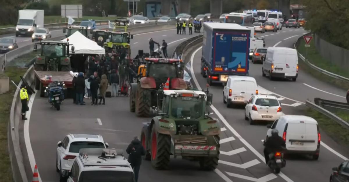 Francia gazdák az autópályákon állítottak fel blokádokat +VIDEÓK