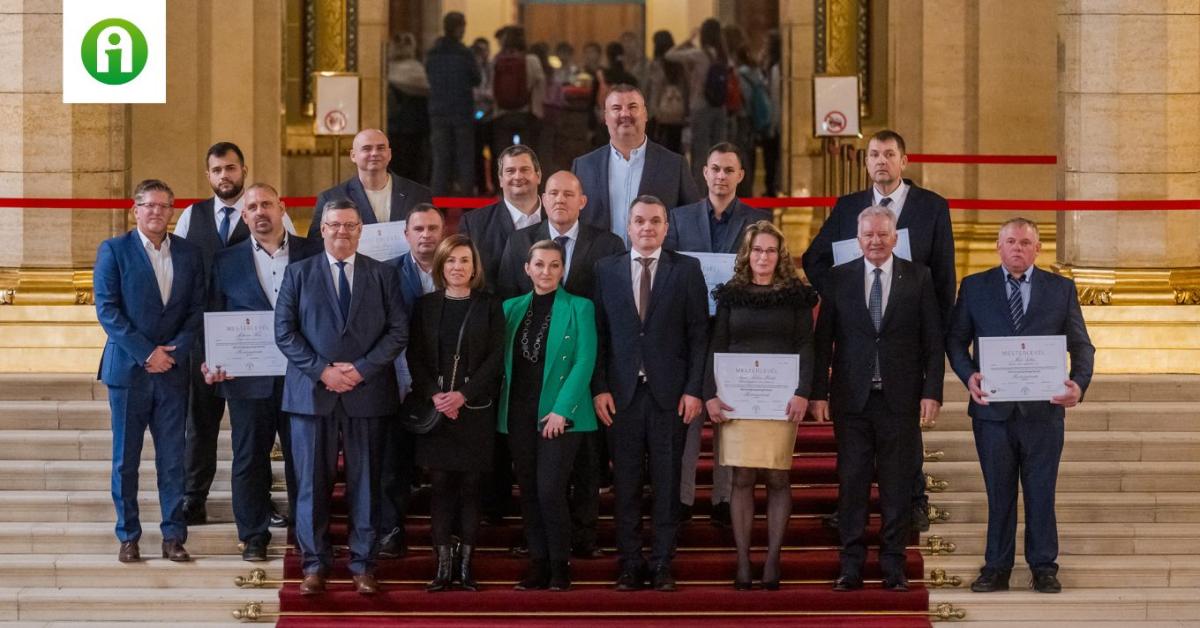Tizenöt hentes vehette át a mesterlevelét