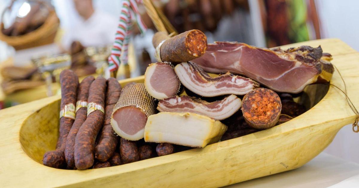 Mi kerüljön az ünnepi asztalra? Válogass magyar sertéshúsból! Mi kerüljön az ünnepi asztalra? Válogass magyar sertéshúsból!
