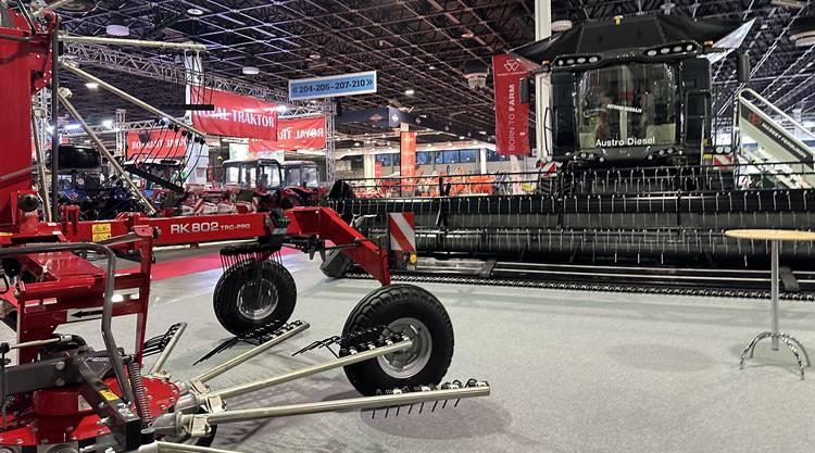 Még soha nem látott traktor; ajándék munkagép; díjnyertes gépek – AGROmashEXPO +VIDEÓK Még soha nem látott traktor; ajándék munkagép; díjnyertes gépek – AGROmashEXPO +VIDEÓK