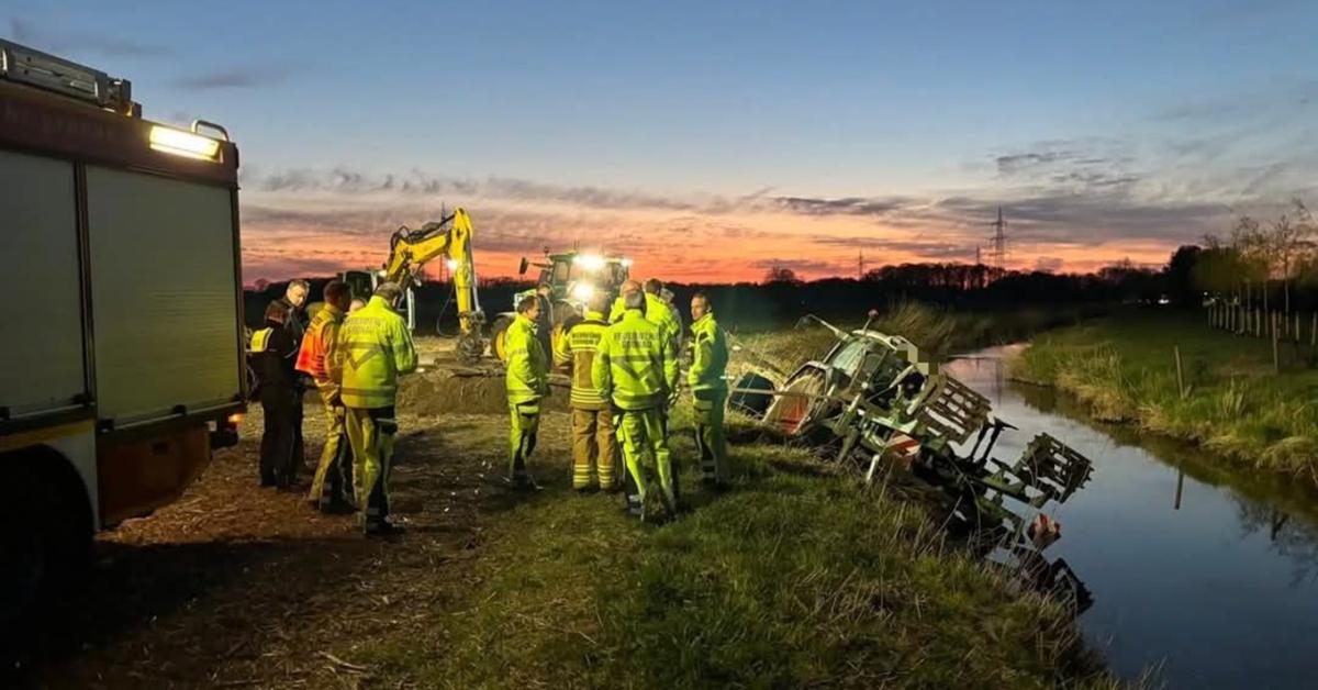 Folyóban kötött ki a traktor, de nem ez volt a legnagyobb baj!