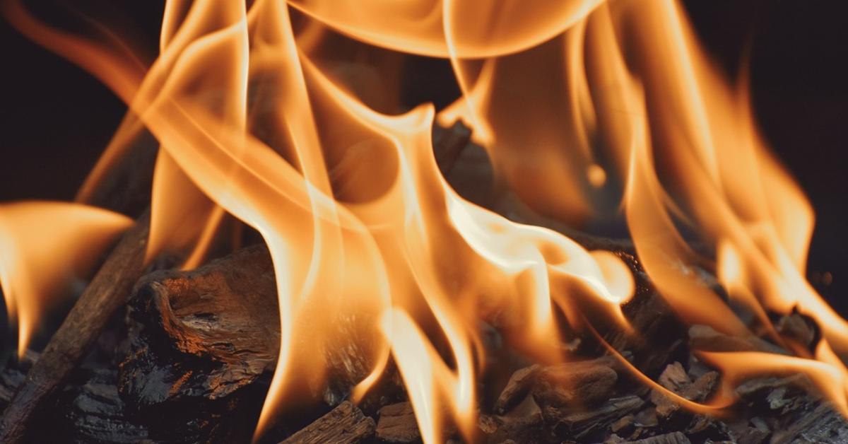 Drámai pillanatok: vetés közben gyulladt ki egy traktor a hétvégén Drámai pillanatok: vetés közben gyulladt ki egy traktor a hétvégén