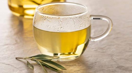 Az olajfalevél-tea csökkentheti a cukorbetegség és a magas vérnyomás kockázatát Az olajfalevél-tea csökkentheti a cukorbetegség és a magas vérnyomás kockázatát