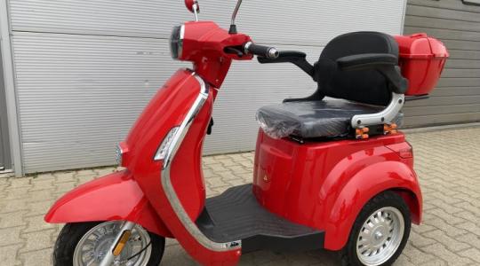 A hét hirdetése egy háromkerekű robogó – földbejáráshoz pont jó A hét hirdetése egy háromkerekű robogó – földbejáráshoz pont jó