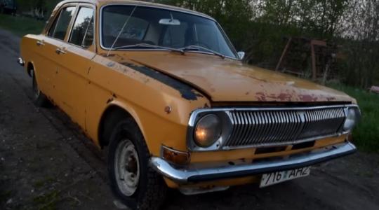 Tizennyolc évig állt az erdőben egy Volga: vajon beindul? +VIDEÓ