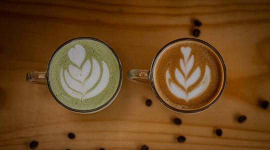 Matcha vagy kávé: melyik az egészségesebb választás? Matcha vagy kávé: melyik az egészségesebb választás?