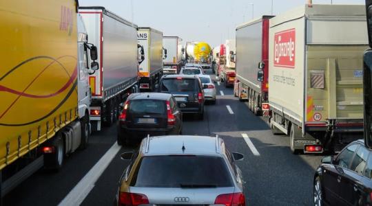 Brutális dugók bénítják az autópályákat Brutális dugók bénítják az autópályákat