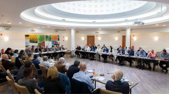 Almától a kajsziig: 17 ezer hektár ültetvényt sújtott a fagy