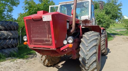 T-150-es traktor modernizálva: így dolgozik ma a magyar földeken