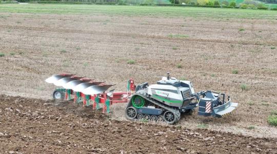 Ez az önjáró traktor 20,8 hektárt szántott 24 óra alatt – világrekord! +VIDEÓ Ez az önjáró traktor 20,8 hektárt szántott 24 óra alatt – világrekord! +VIDEÓ
