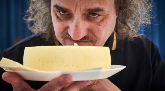 Aki tudja, milyen a tökéletes kézműves sajt Aki tudja, milyen a tökéletes kézműves sajt