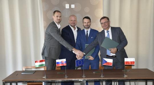 Közös fellépést sürgetnek a V4-ek az ukrán import ellen