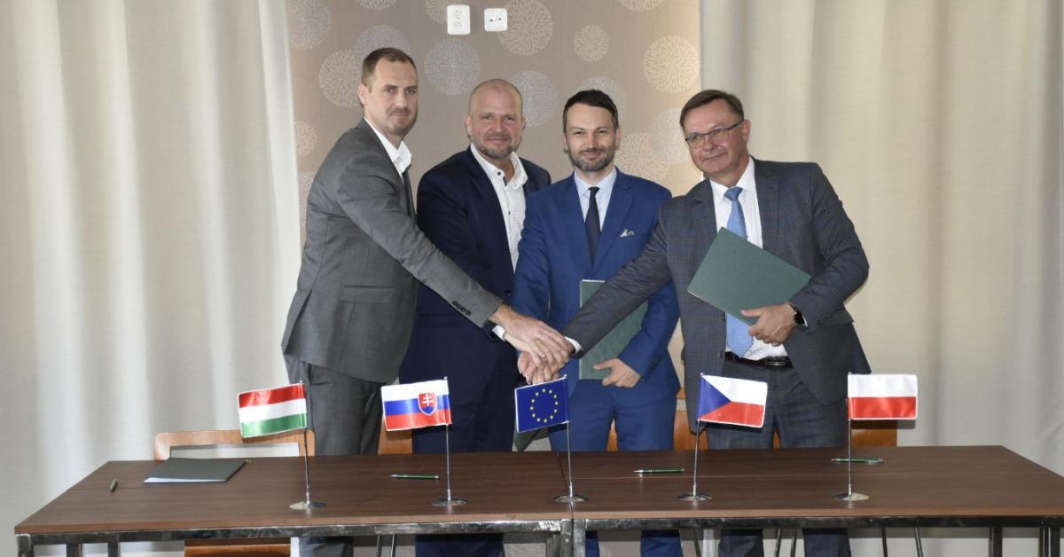 Közös fellépést sürgetnek a V4-ek az ukrán import ellen