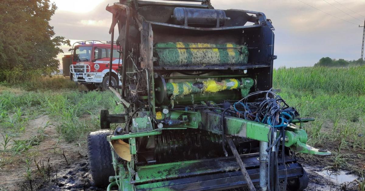 Bálázó kapott lángra Zalakomáron – újabb figyelmeztetés a nyári tűzveszélyre