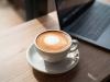 A kávéban lévő koffein tényleg lassíthatja az öregedést?