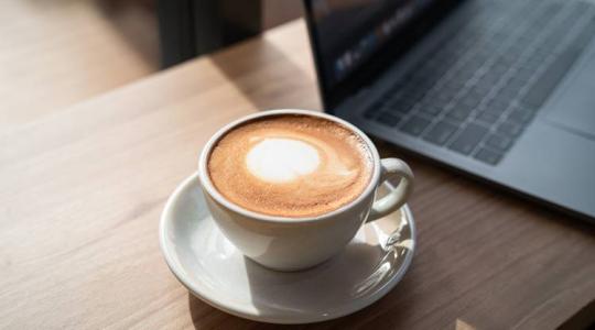 A kávéban lévő koffein tényleg lassíthatja az öregedést? A kávéban lévő koffein tényleg lassíthatja az öregedést?