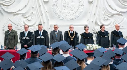 Új korszak küszöbén: végzősöket ünnepeltek Mosonmagyaróváron Új korszak küszöbén: végzősöket ünnepeltek Mosonmagyaróváron