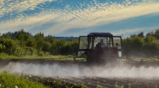 Permetezőgép nyomta agyon – Meghalt egy fiatal gazda Permetezőgép nyomta agyon – Meghalt egy fiatal gazda