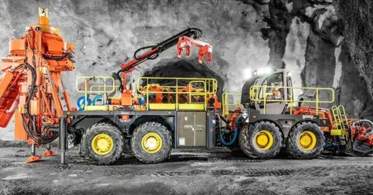 Mit keres egy erdészeti gép Európa legnagyobb aranybányájában?