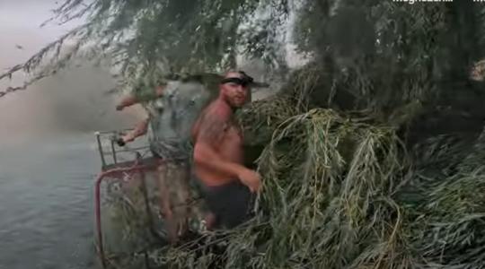 Vérfagyasztó videó: Hajszálon múlt a horgászok élete Vérfagyasztó videó: Hajszálon múlt a horgászok élete