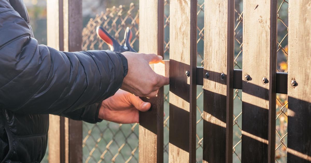 Meglepetés érhet, ha így építesz kerítést – új szabályok 2025-ben!