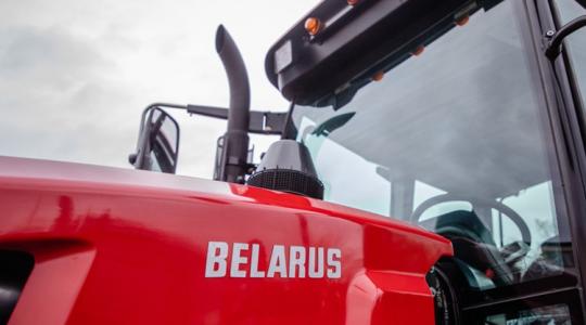 Nem hiszed el, melyik traktor nyerte el a maláj uralkodó tetszését!