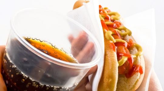 Nagyon vigyázz! Ezt teheti veled egy hot-dog és egy cukros üdítő! Nagyon vigyázz! Ezt teheti veled egy hot-dog és egy cukros üdítő!